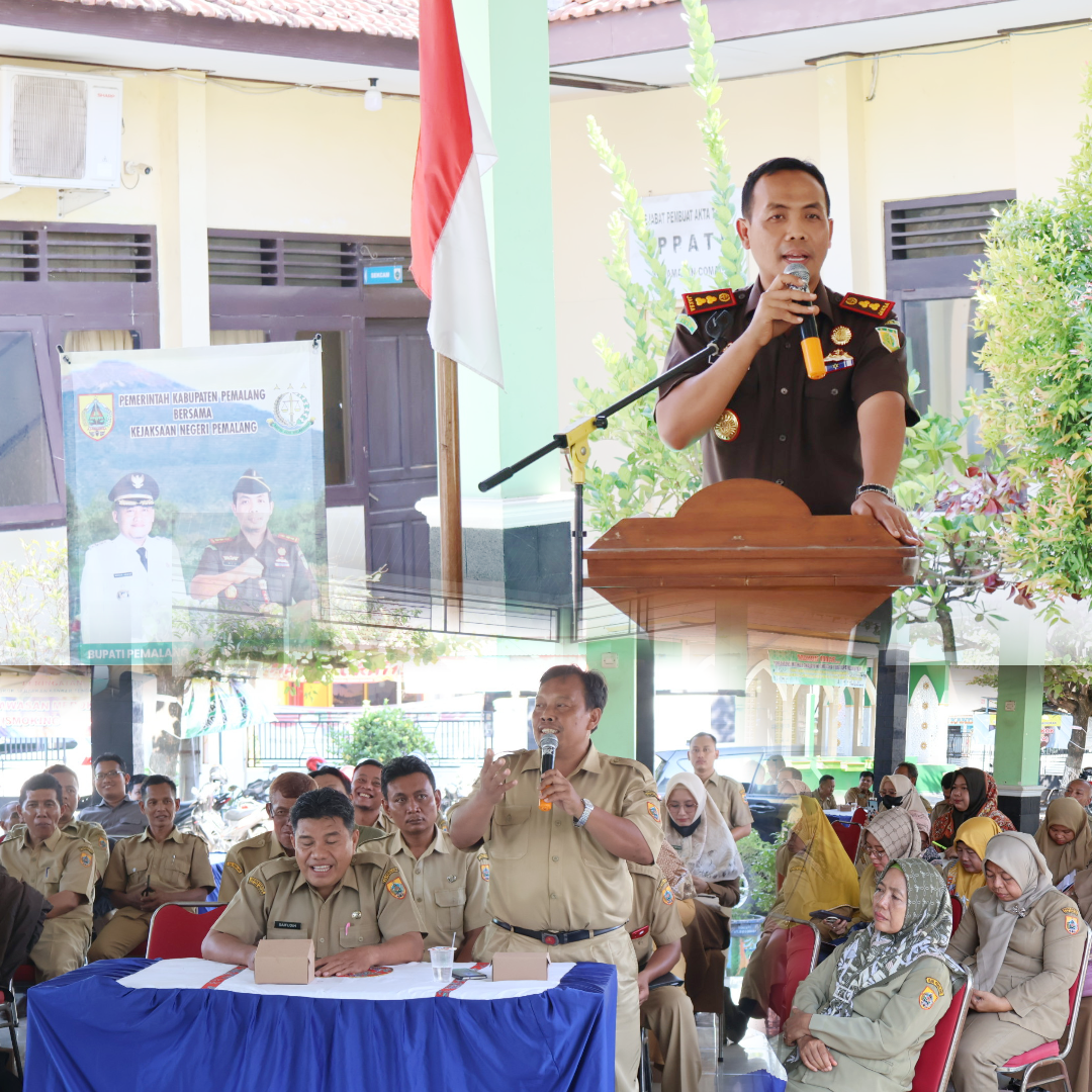 kajari melaksanakan kegiatan Mbangun Desa Bareng Jaksa (Bang DeJa) Pembinaan dan Monitoring Pengelolaan Keuangan Desa di Kecamatan comal 