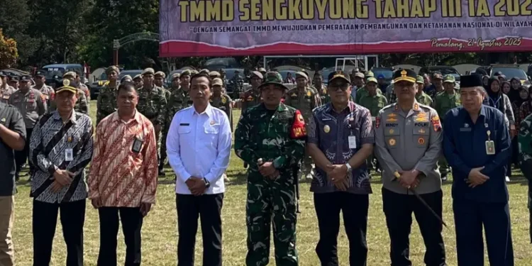 Kajari Hadiri Upacara Penutupan TMMD Sengkuyung Tahap III Tahun 2025