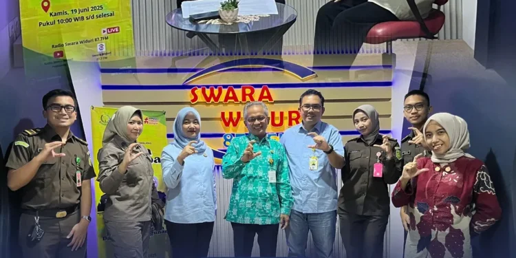Jaksa Menyapa di LPPL Radio Swara Widuri: Peran Jaksa Pengacara Negara dalam Pembangunan Nasional
