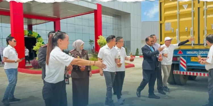 Kajari Hadiri First Shipment PT. Longwell International