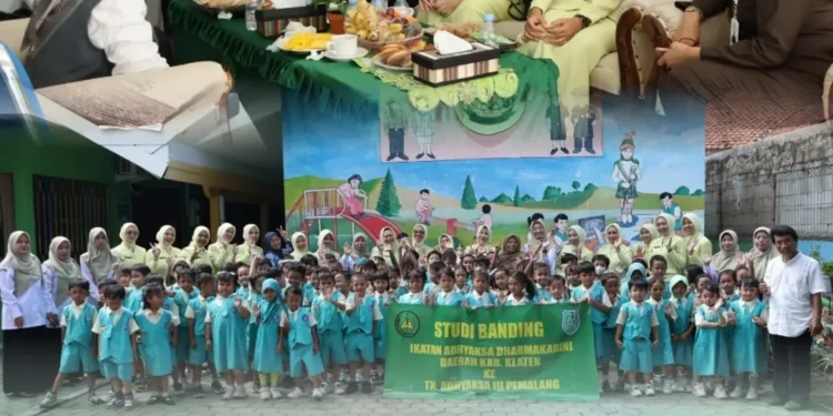 kunjungan IAD daerah Klaten beserta jajaran ke TK Adhyaksa III Pemalang