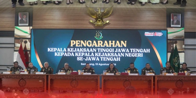 Upacara Pelantikan dan Pengambilan Sumpah Jabatan Pejabat Eselon III serta Pengarahan Kepala Kejaksaan Tinggi Jawa Tengah Kepada Kepala Kejaksaan Negeri Se-Jawa Tengah yang bertempat di Aula R. Suprapto Lantai 6 Kejaksaan Tinggi Jawa Tengah